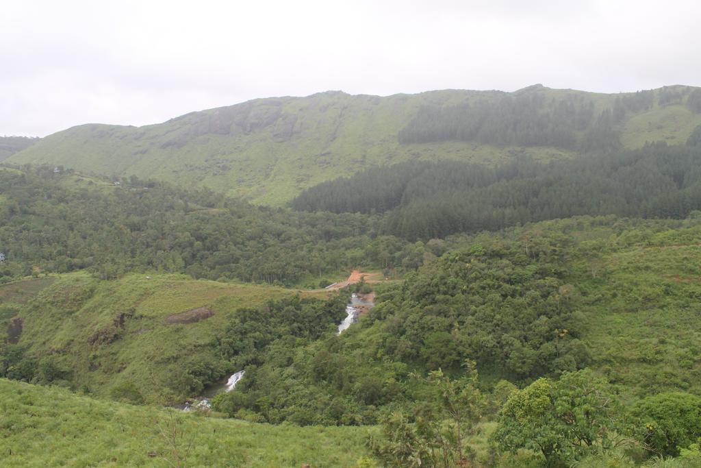 The Kissing Mountains Hotel Vagamon Exterior photo